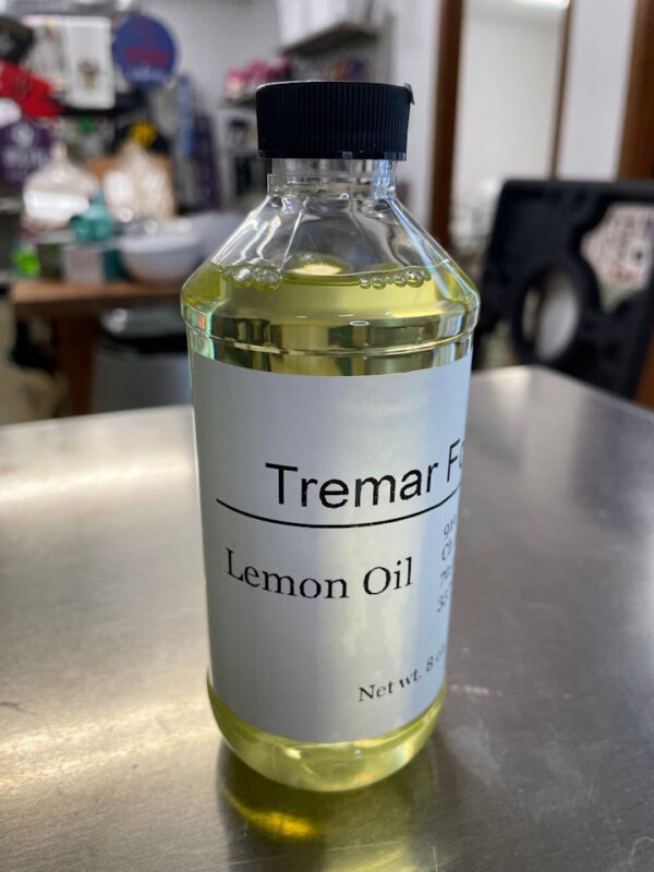 picture of Tremar Food's Lemon Oil bottle