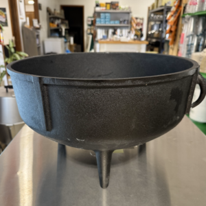 picture of a black cast iron jambalaya pot